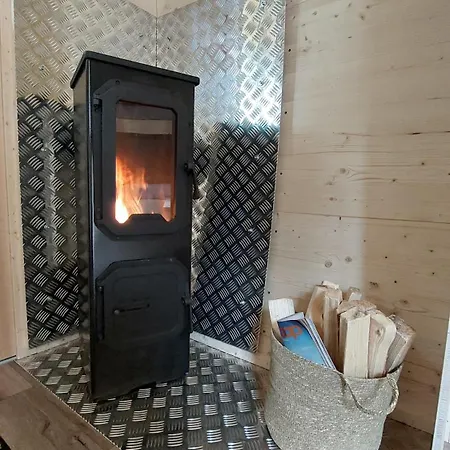 Gemuetliches Holzhaeuschen *